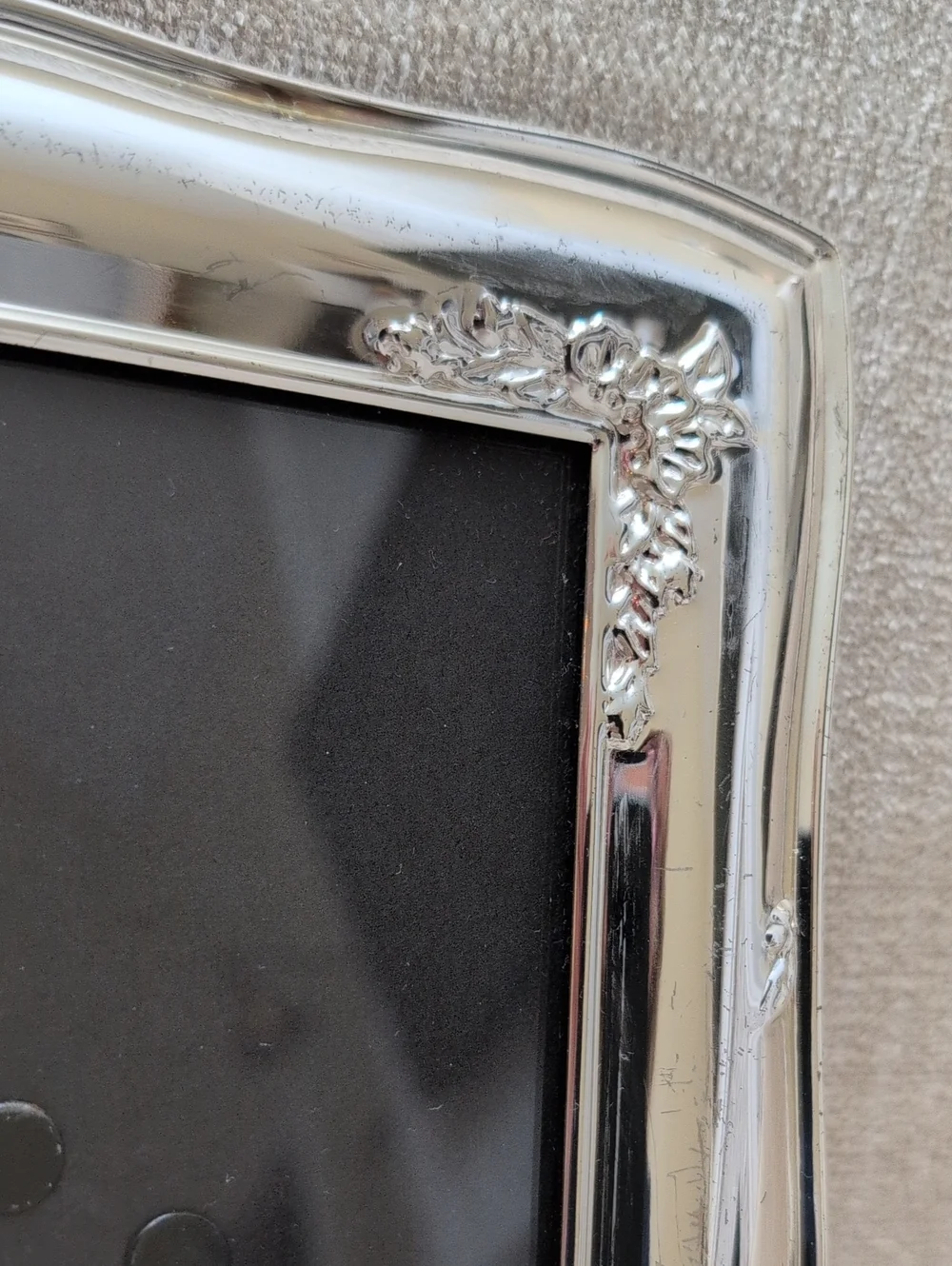 Vintage Silver Ornate Photo Frame - Elegant Home Accent 5 x 7 Photo Opening